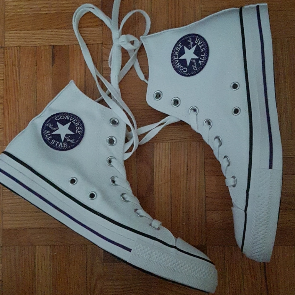 CONVERSE hightops purple logo white body
